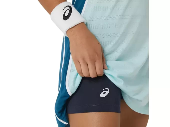 Dámské šaty v kostýmu