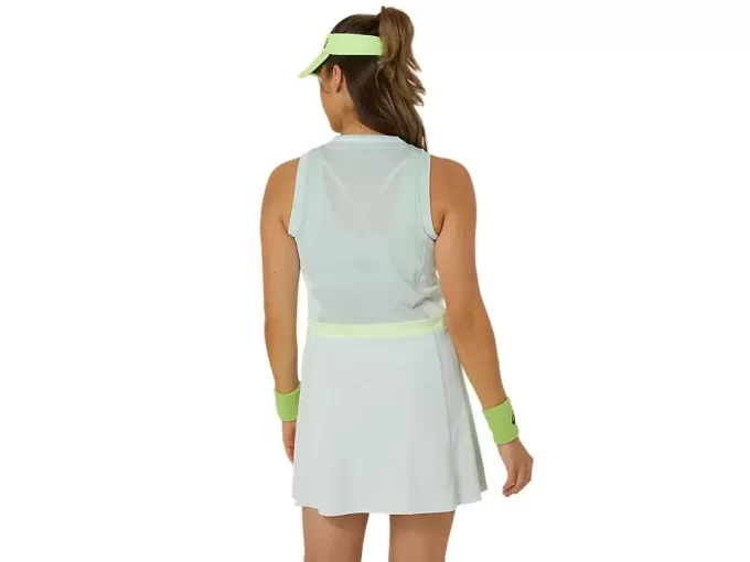 Dámské šaty v kostýmu Dámské šaty v kostýmu