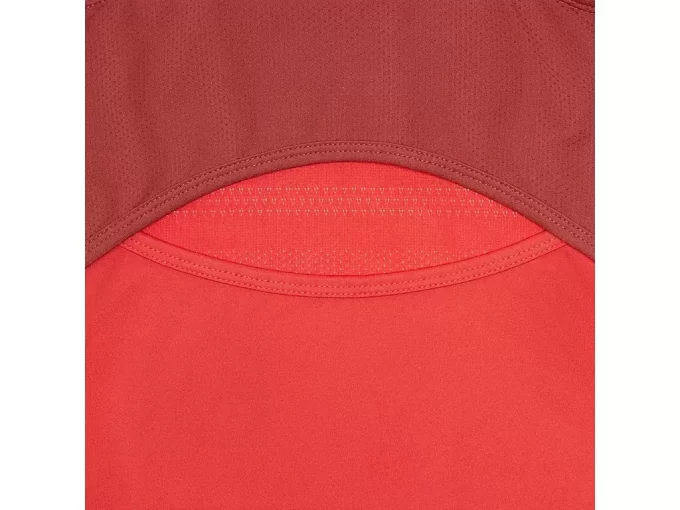 Dámské šaty v kostýmu Dámské šaty v kostýmu