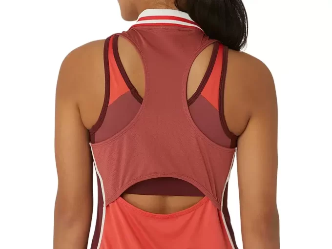 Dámské šaty v kostýmu Dámské šaty v kostýmu