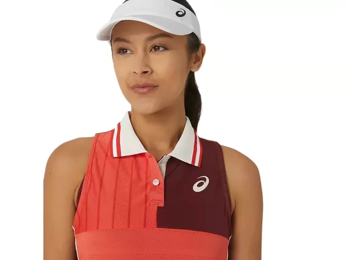 Dámské šaty v kostýmu Dámské šaty v kostýmu