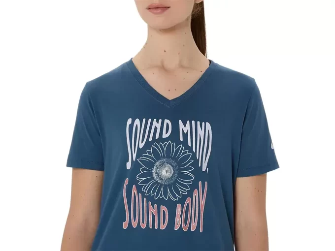 Dámský top s výstřihem do V a nápisem SLUNEČNICE Dámský top s výstřihem do V a nápisem SLUNEČNICE