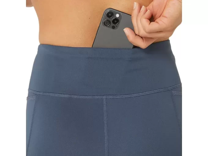 NAGINO TĚSNĚ BĚŽÍ