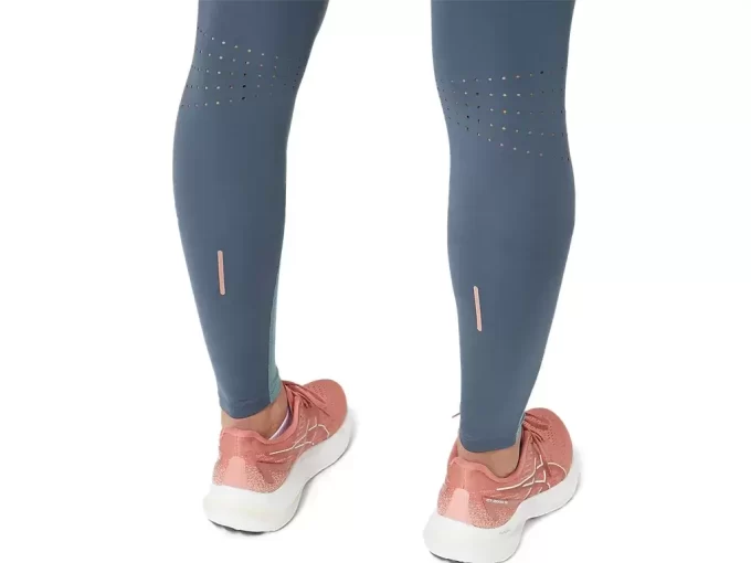 NAGINO TĚSNĚ BĚŽÍ