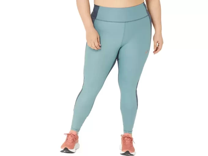 NAGINO TĚSNĚ BĚŽÍ