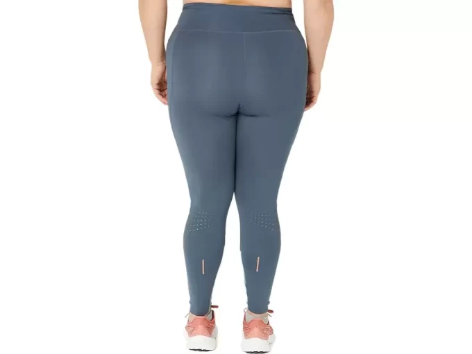 NAGINO TĚSNĚ BĚŽÍ