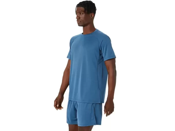 ODVĚTRANÝ ÚPLETOVÝ TOP S KRÁTKÝM RUKÁVEM