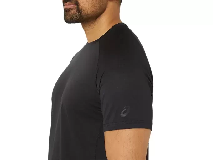 ODVĚTRANÝ ÚPLETOVÝ TOP S KRÁTKÝM RUKÁVEM ODVĚTRANÝ ÚPLETOVÝ TOP S KRÁTKÝM RUKÁVEM