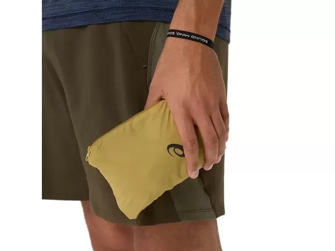 SBALITELNÁ BUNDA NA SILNICI