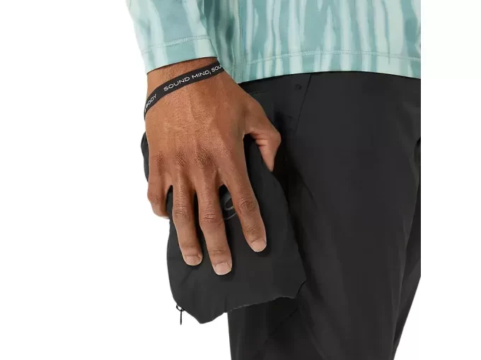 SBALITELNÁ BUNDA NA SILNICI