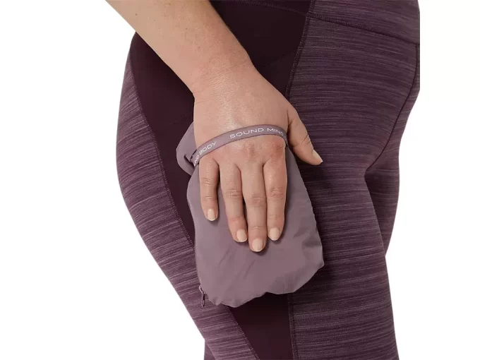 SBALITELNÁ BUNDA NA SILNICI