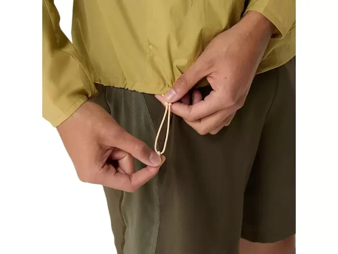 SBALITELNÁ BUNDA NA SILNICI