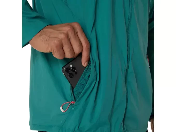 SBALITELNÁ BUNDA NA SILNICI