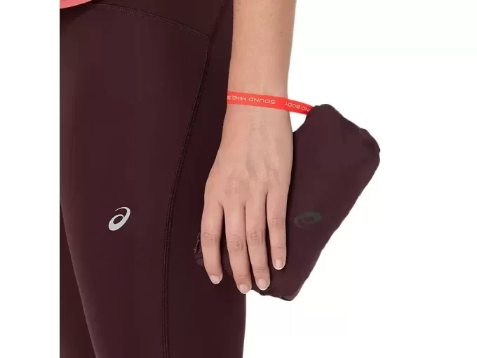 SBALITELNÁ BUNDA NA SILNICI