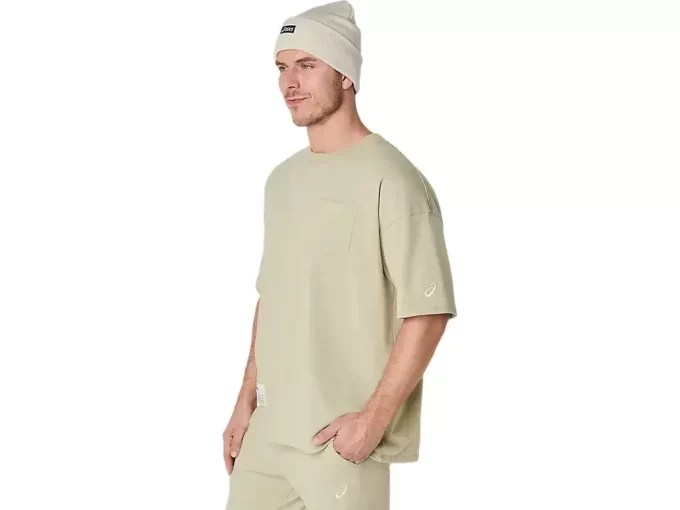 TRIČKO S VOLNÝM ŘEZEM A KAPSAMI TRIČKO S VOLNÝM ŘEZEM A KAPSAMI