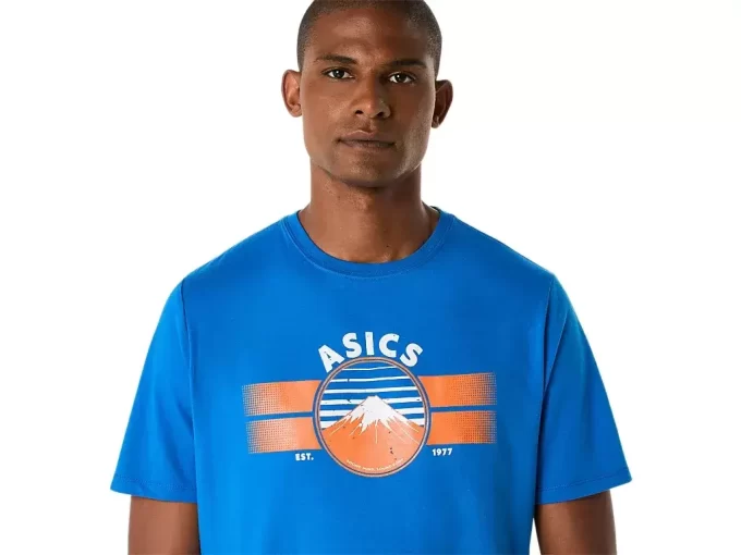 UNISEXOVÉ TRIČKO ASICS MOUNTAIN TEE, ZALOŽENÉ V ROCE 1977