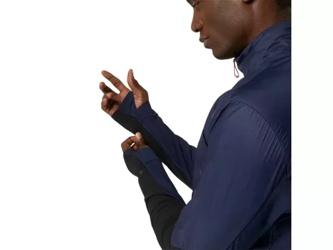 ZIMNÍ BUNDA NA SILNICI