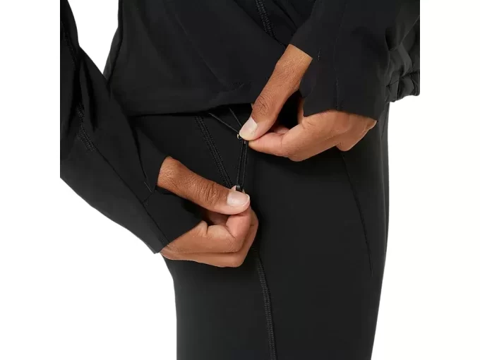 ZIMNÍ BUNDA NA SILNICI