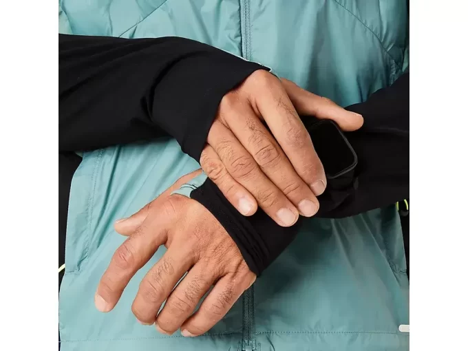 ZIMNÍ BUNDA NA SILNICI