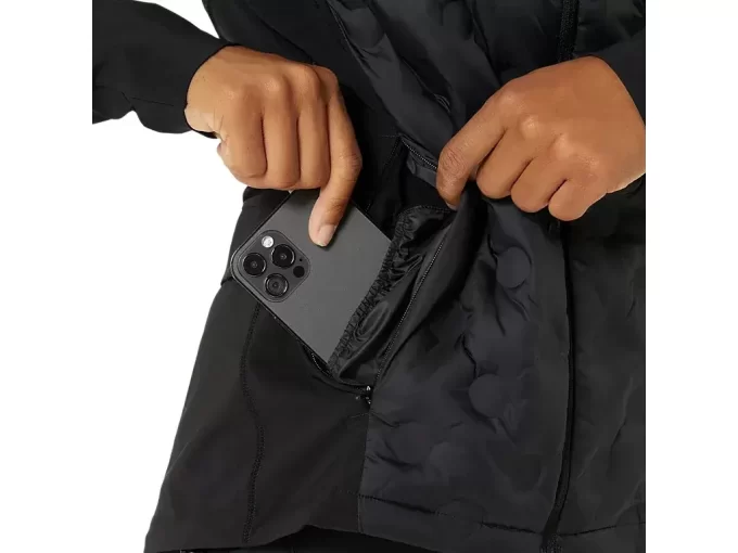 ZIMNÍ BUNDA NA SILNICI