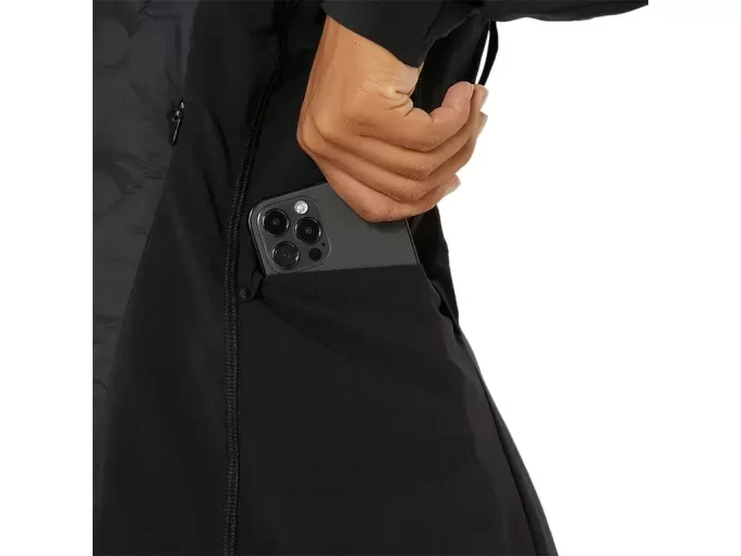 ZIMNÍ BUNDA NA SILNICI